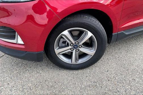 Red Metallic 2022 Ford Edge SEL