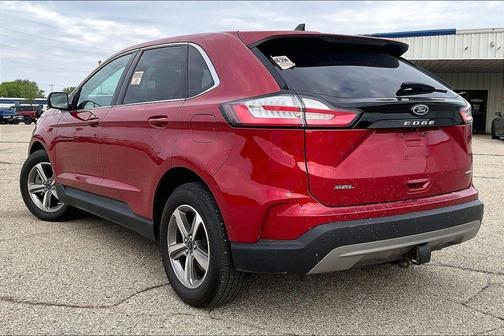Red Metallic 2022 Ford Edge SEL
