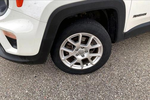 Alpine White Clearcoat 2019 Jeep Renegade Latitude