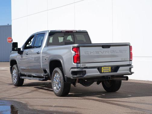 Sterling Gray Metallic 2024 Chevrolet Silverado 2500 High Country