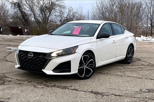 2025 Nissan Altima SR