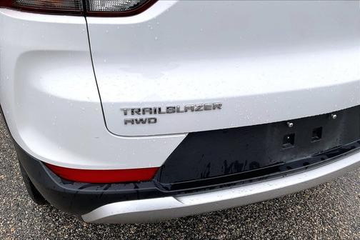 Summit White 2025 Chevrolet Trailblazer LT