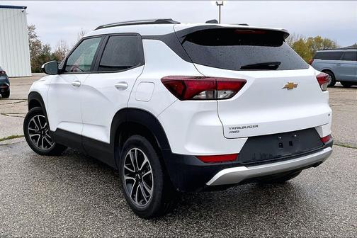 Summit White 2025 Chevrolet Trailblazer LT