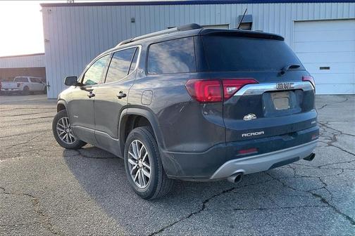 2017 GMC Acadia SLE-2