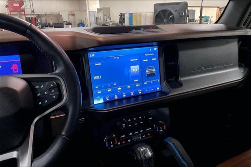 Oxford White 2022 Ford Bronco Outer Banks