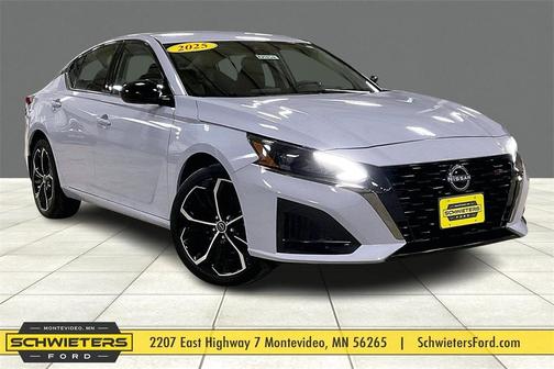 2025 Nissan Altima SR