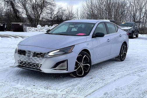 2025 Nissan Altima SR