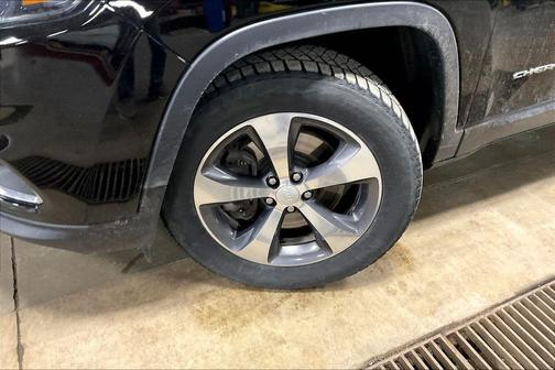 Diamond Black 2019 Jeep Cherokee Limited