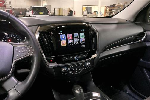 Satin Steel Metallic 2018 Chevrolet Traverse LT Cloth