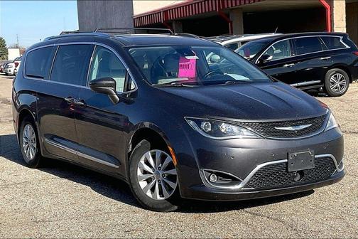 Granite Crystal Clearcoat Metallic 2018 Chrysler Pacifica Touring-L Plus