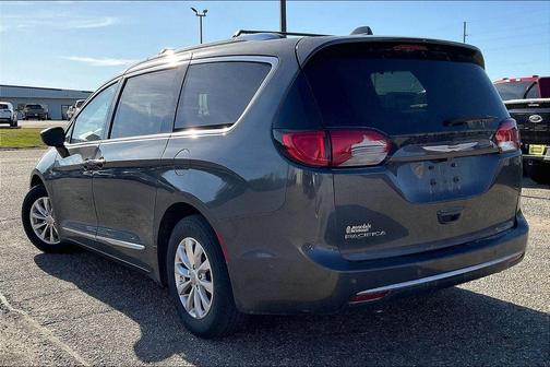 Granite Crystal Clearcoat Metallic 2018 Chrysler Pacifica Touring-L Plus