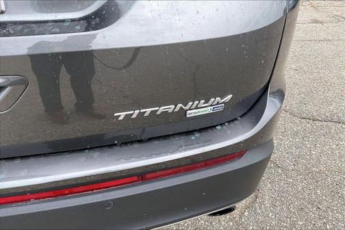 Magnetic 2017 Ford Edge Titanium