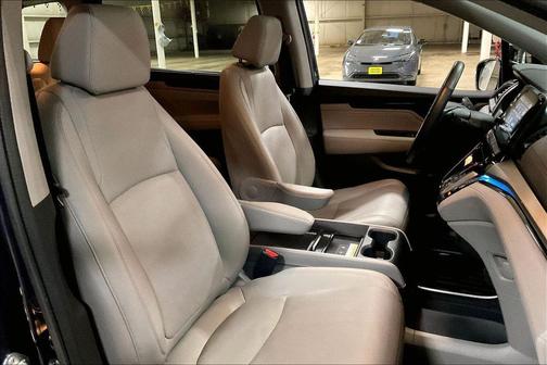 Blue 2018 Honda Odyssey Elite
