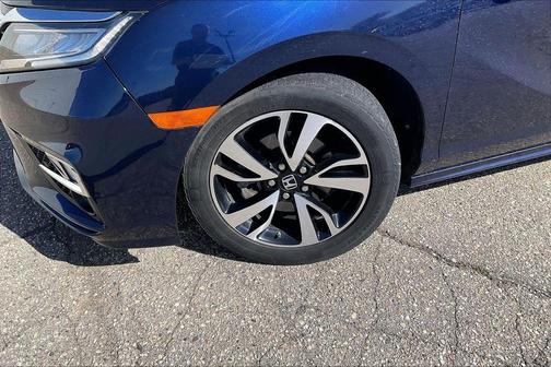 Blue 2018 Honda Odyssey Elite