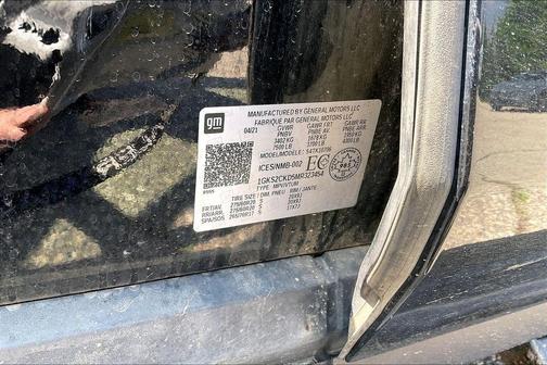 Black 2021 GMC Yukon AT4