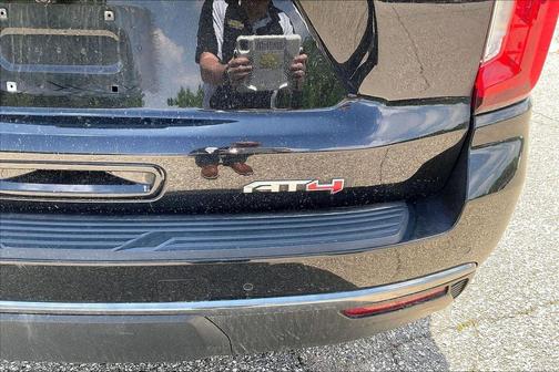 Black 2021 GMC Yukon AT4