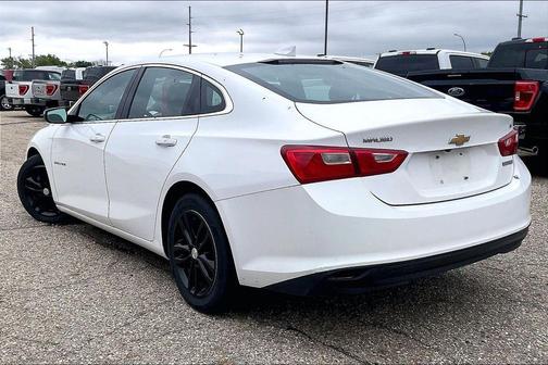 Summit White 2018 Chevrolet Malibu LT