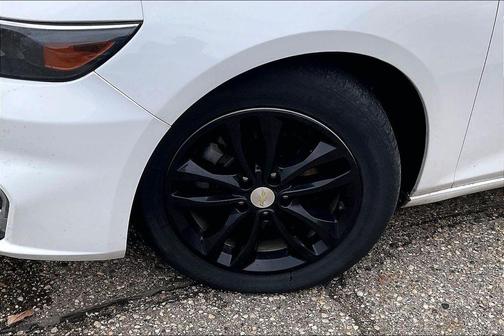 Summit White 2018 Chevrolet Malibu LT