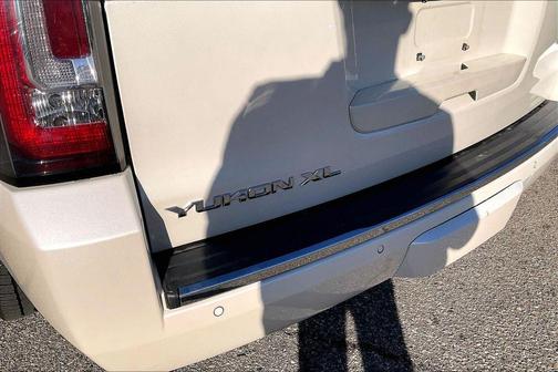 White Diamond Clearcoat 2015 GMC Yukon XL Denali