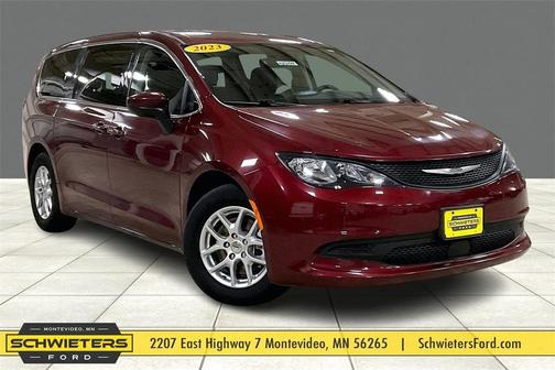 2023 Chrysler Voyager LX