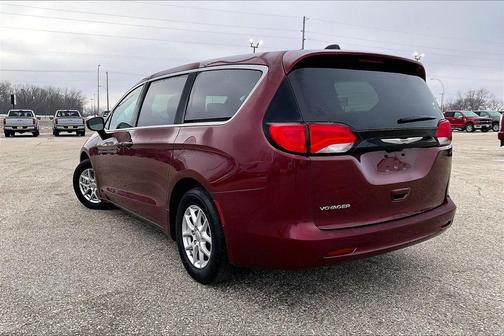 2023 Chrysler Voyager LX