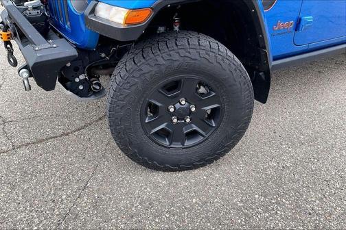Hydro Blue Pearlcoat 2022 Jeep Gladiator Mojave