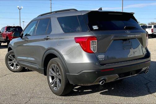 Gray Metallic 2023 Ford Explorer XLT