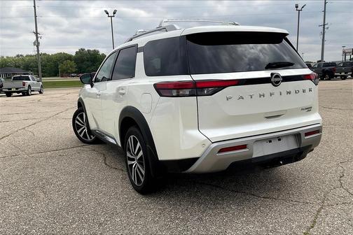 2024 Nissan Pathfinder Platinum