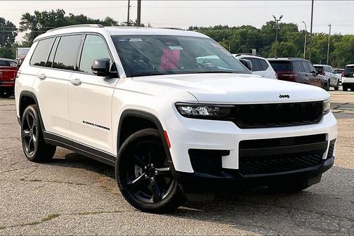 Bright White Clearcoat 2023 Jeep Grand Cherokee L Laredo