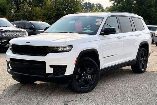 Bright White Clearcoat 2023 Jeep Grand Cherokee L Laredo
