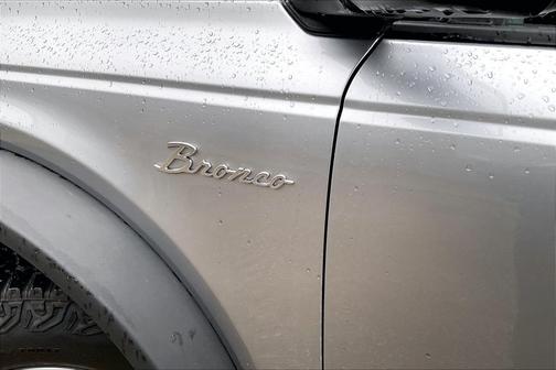 Iconic Silver Metallic 2023 Ford Bronco Base