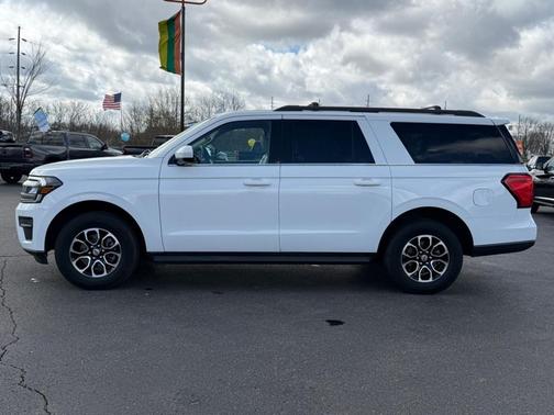 White 2024 Ford Expedition Max XLT