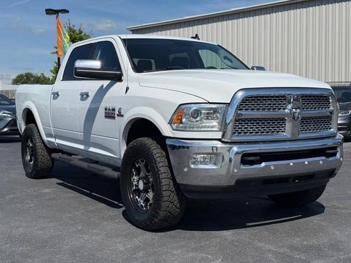2017 RAM 2500 Laramie Crew Cab 4x4 6'4' Box