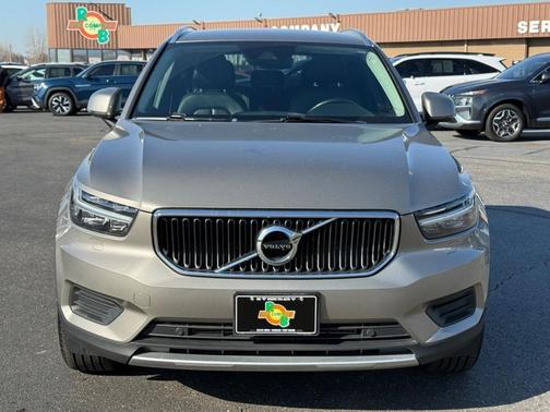 2022 Volvo XC40 T5 Momentum