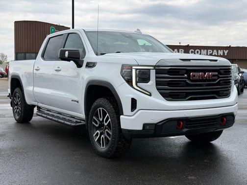White 2022 GMC Sierra 1500 AT4