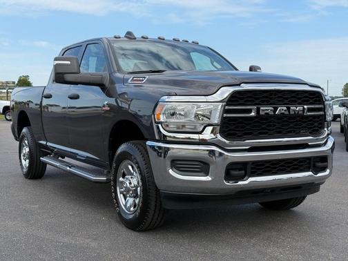 2024 RAM 3500 Tradesman Crew Cab 4x4 6'4' Box