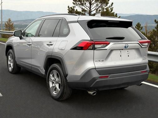 2022 Toyota RAV4 Hybrid XLE