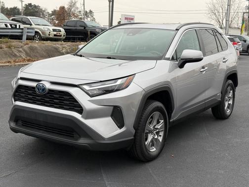 2022 Toyota RAV4 Hybrid XLE
