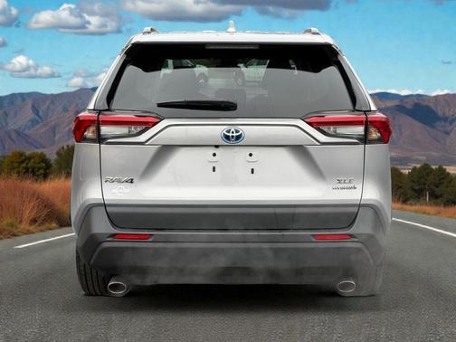 2022 Toyota RAV4 Hybrid XLE