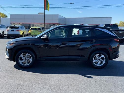 2022 Hyundai TUCSON SE