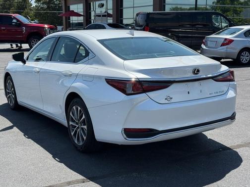 2022 Lexus ES 250 Base
