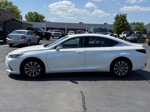 2022 Lexus ES 250 Base