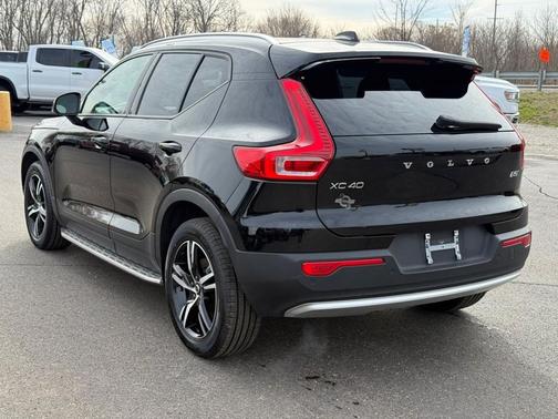 Black 2023 Volvo XC40 B5 Core