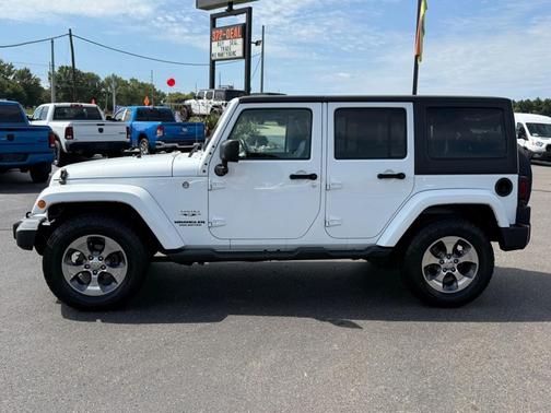 2016 Jeep Wrangler Unlimited Sahara