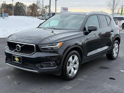 2022 Volvo XC40 T5 Momentum