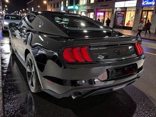 2022 Ford Mustang EcoBoost
