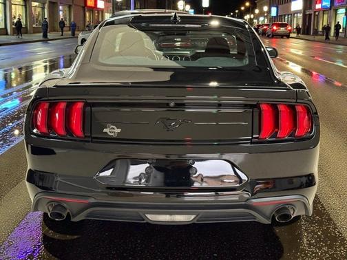 2022 Ford Mustang EcoBoost