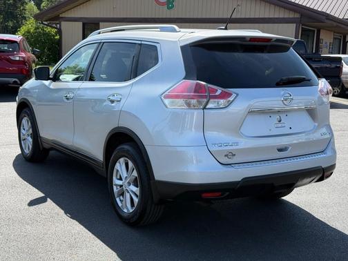 Silver 2016 Nissan Rogue SV