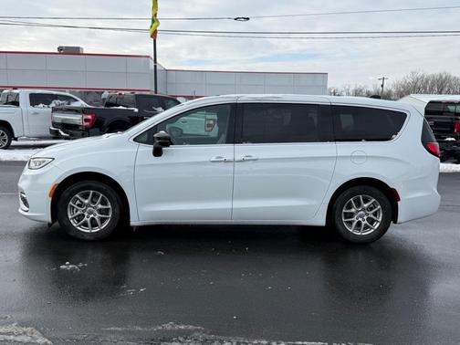 White 2025 Chrysler Pacifica L