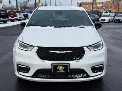 White 2025 Chrysler Pacifica L